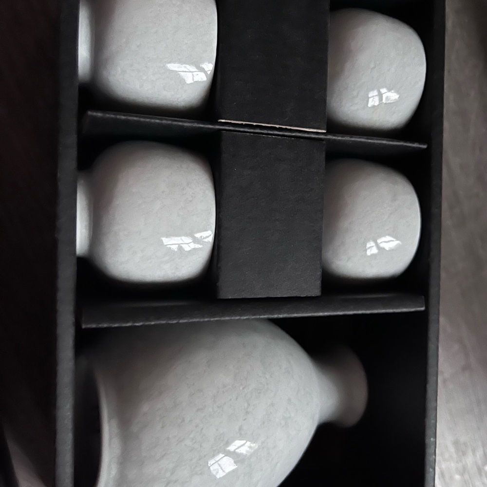 Hinomaru Collection Kagetsu Japanese Glazed Porcelain
Sake Set